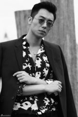 组图：朱亚文宣传《黄金时代》 展忧郁型男范儿