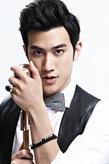 组图：李治廷复古风大片 打造私人音乐专场