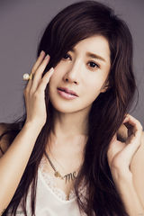 组图：张暖雅赴台拍写真 多样风格尽显优雅魅惑