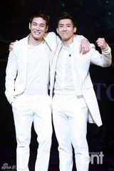 组图：FTTS新专回归秀 十五年不变兄弟情