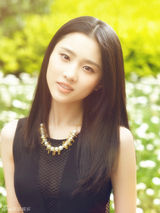 组图：张慧雯曝封面大片 清晰靓丽笑靥如花