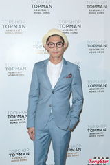 组图：谢婷婷参加酒会 林德信自称打扮像德普