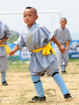 组图：《足球梦》组建秘密球队 上演少林足球