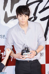 独家高清：金泰熙权相佑大咖齐捧场宋承宪新片