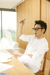 高清：王铮亮时尚运动写真 尽显好男人另一面