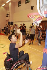 组图：《忠奸人》郭晋安田蕊妮宣传 女星刘思希短裙洩春光