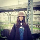 组图：文艺女神就要素颜！倪妮亲吻龙猫萌萌哒