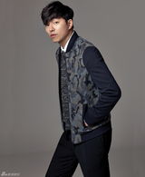 组图：高俊熙孔侑拍写真 秀长腿展优越身材