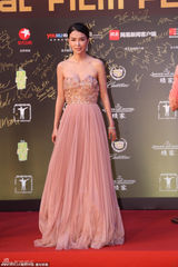 组图：第17届上影节闭幕 群星璀璨亮相红毯