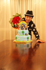 组图：黄渤上海庆生 三片包圆国庆档迎渤金时代