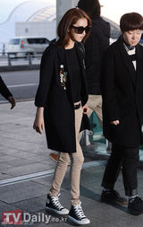 组图：4minute小分队2YOON赴泰时尚亮相机场