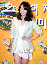 组图：金正恩李范秀任SBS台选秀节目评委出席宣传