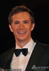 组图：《W.E》首映 麦当娜裙装娇嫩金发红唇美艳