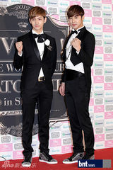 组图：东方神起允浩昌珉亮相演唱会记者会