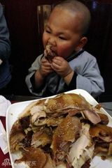 组图：郑州版少林小子神似王诗龄 萌翻众网友