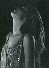 组图：16岁美女少达科塔-范宁登杂志封面变忧郁