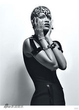 幻灯图集：蕾哈娜登《W》杂志封面 展性感美背