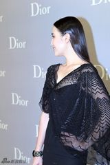 组图：小宋佳与张曼玉同台 从容开场爱其派头