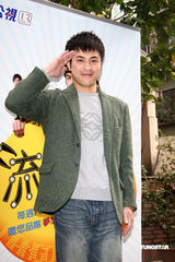 高清图：范植伟携夏于乔宣传新戏 回应解约事件