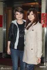 组图：建宁老师制作赈灾歌曲 近百位歌手献声