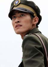 组图：《等待绽放》剧照曝光 张翰演戏中戏成表情帝