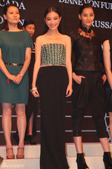 组图：《嘉人》盛典众星盛装出席拼礼服