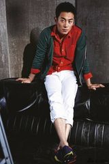 组图：朱亚文最新写真展现时尚多变风格