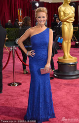 组图：86届奥斯卡红毯星光闪耀 高贵与奇葩并存