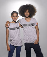 高清图：亚瑟小子等众明星为艾滋儿童义卖T恤