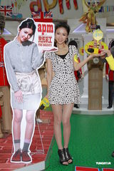 组图：薛凯琪送父亲护肤品 曝杜汶泽美国养病