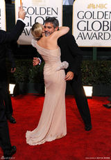 高清组图：巴里摩尔不惧克鲁尼女友公然熊抱献吻