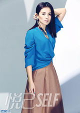 组图：刘涛杂志大片俏皮大胆 散发另类气场