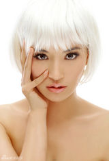 高清图：双面莫小棋魅惑写真  白发造型露熟女气息