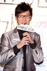 幻灯图：阿牛导演处女作首映 林依晨光良等现身支持