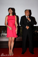 幻灯：《杜拉拉》票房破亿 徐静蕾亲自做面喂黄立行