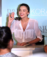 高清组图：超模米兰达-可儿清新装扮甜美可人