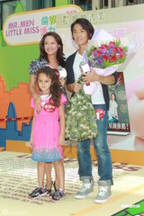 组图：郑伊健放言不生小孩 好友林颖娴出书