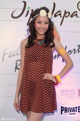 组图：官恩娜诸葛梓岐走秀 陈嘉桓否认与林峰绯闻