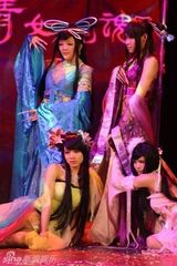 组图：武汉高校男生组建“伪娘团”商演不断