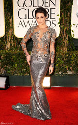 组图：金球奖红毯丽娅-米雪儿刺绣透视装火辣