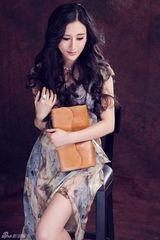 组图：导演杨紫婷写真曝光 成熟稳重落落大方