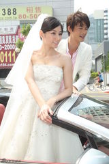 组图：陈怡蓉婚纱妩媚亮相 携手郭品超浪漫走秀