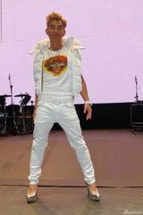 组图：任贤齐望乡14年 “飚”进小巨蛋美梦成真