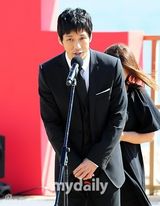 组图：河正宇金孝珍出席电影节观众对话活动