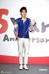 幻灯组图：歌手卢广仲准备考试 如未考取将面临当兵 