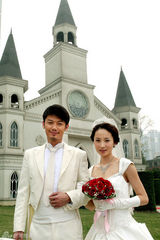 组图：《女人的抉择》婚纱组图曝光