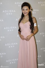 组图：应采儿低胸礼服美丽动人 想为陈小春生男孩