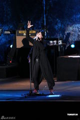 组图：小红莓乐队三度来台开唱 李心洁夫妇现身