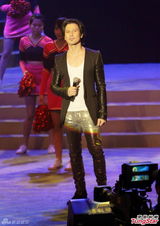 香港办文艺晚会庆国庆 霍震霆称不办百日宴(图)