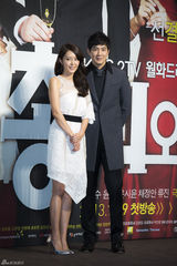 独家高清：少女时代允儿宣传新剧清纯甜笑醉人